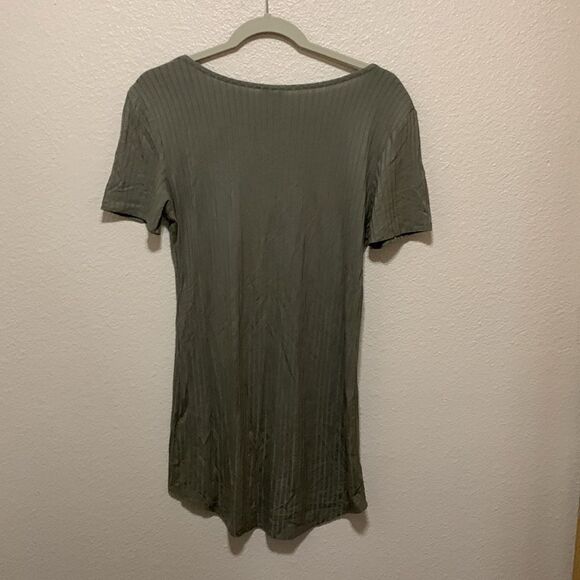 Feathers Women’s Short Sleeved Shirt Size L Green - Picture 2 of 5